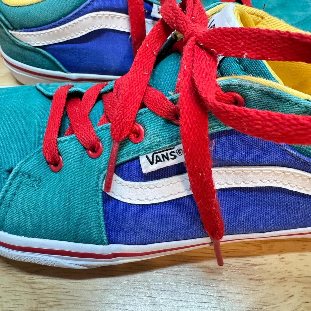 Colorblock Low-Top Sneakers in Teal, Blue & Red - Picture 10 of 14